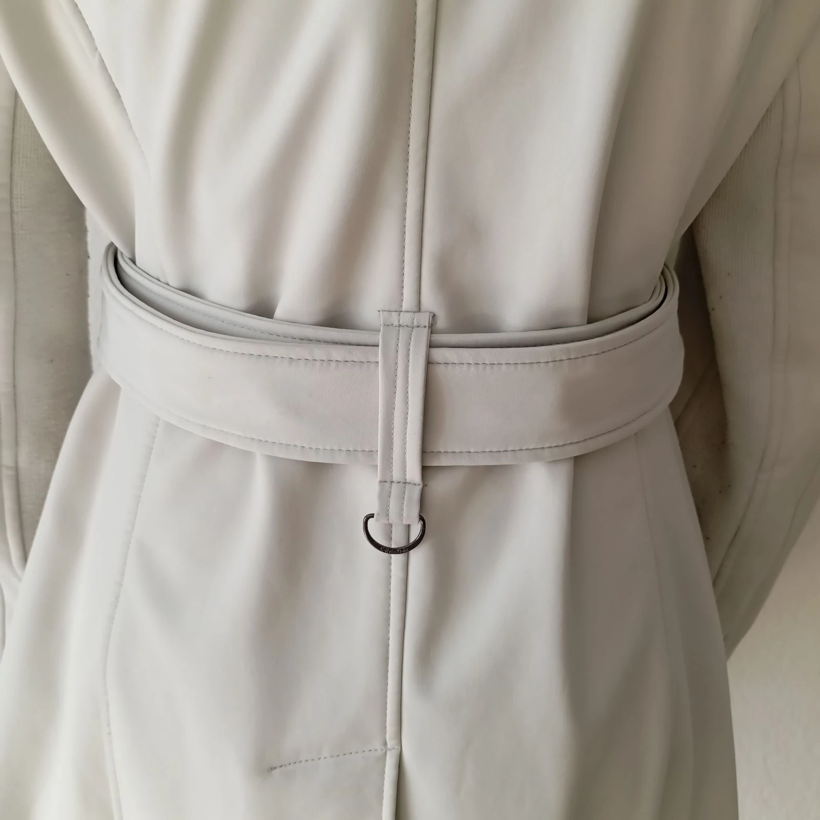 Trench impermeable / Chaqueta mujer Calvin Klein color blanco roto talla M – photo 8